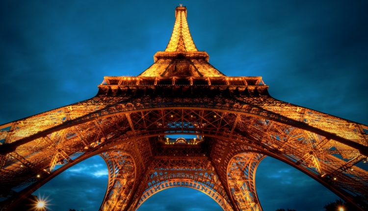 paris_at_night__eiffel_tower_view_from_below-wallpaper-1280×800
