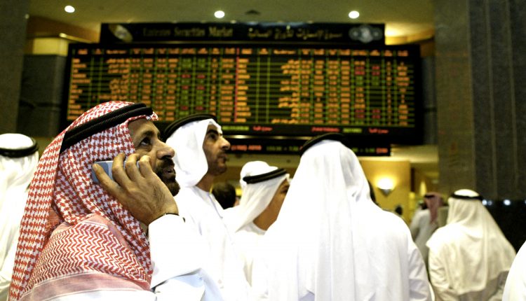 Emirati and Arab men discuss the stock r