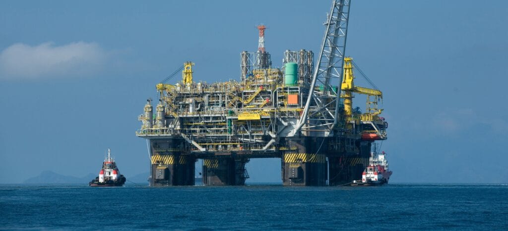 إيران و السعودية: النفط مركز الصراع OIL1 2