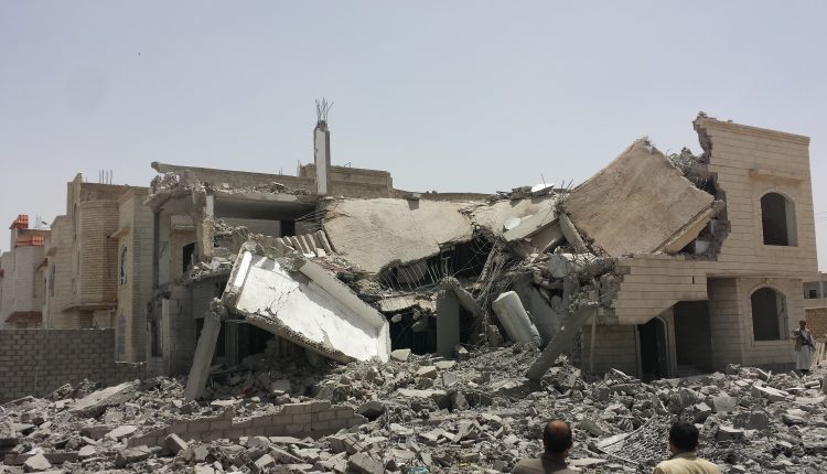 Destroyed_house_in_the_south_of_Sanaa_12-6-2015-4