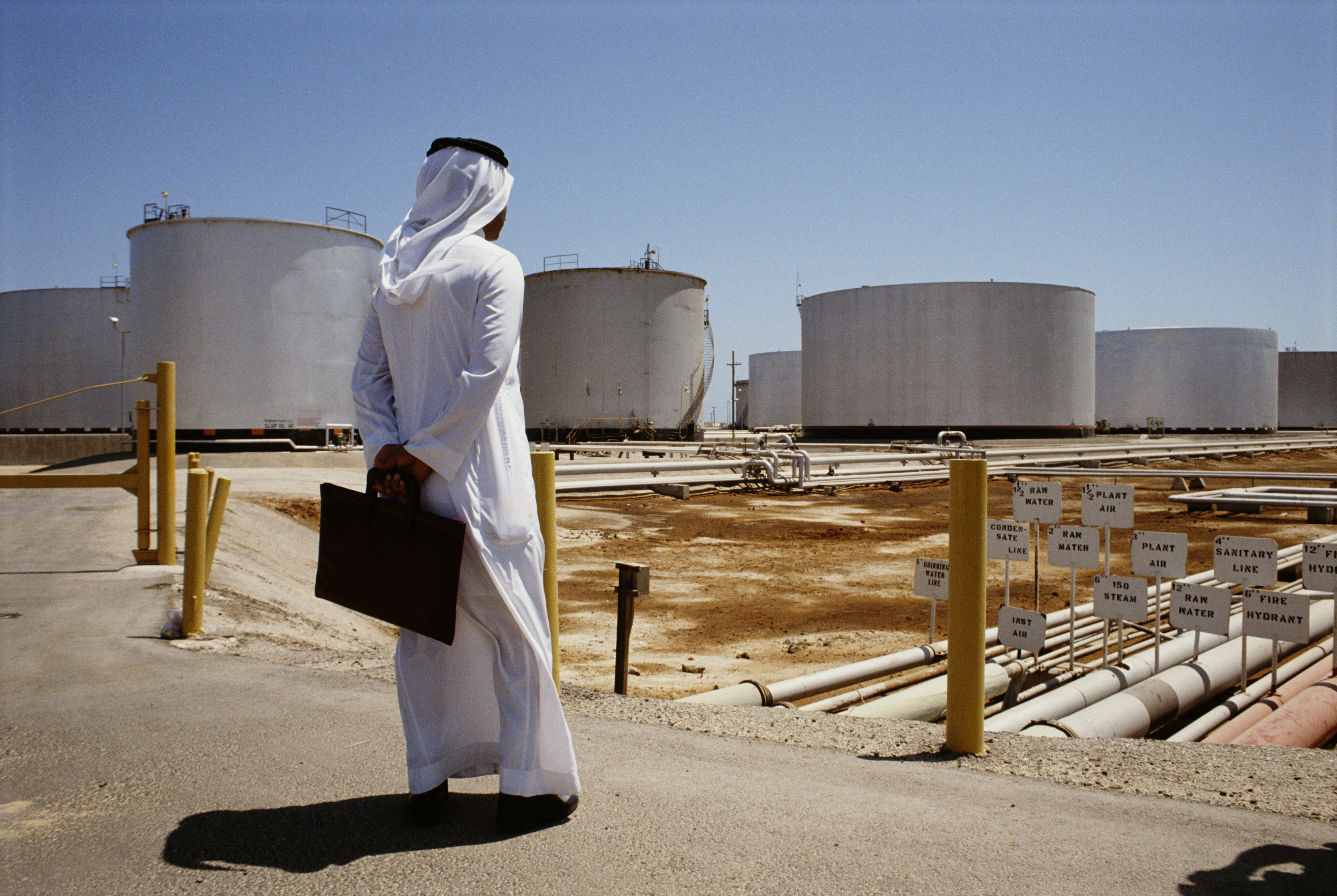 Саудовская аравия развитая. Саудовская Аравия нефть Saudi Aramco. Нефтяная компания в Саудовской Аравии Aramco. Добыча нефти Сауди Арамко. Завод в Саудовской Аравии Арамко.
